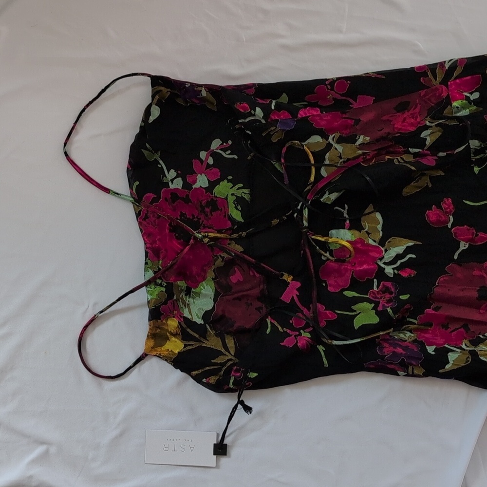 Astr the label Black and Red Floral Midi Dress - Picture 6 of 7
